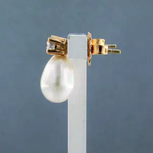18k rosé gouden oorknoppen met parel en briljant geslepen diamant kopen? Bied vanaf 280!
