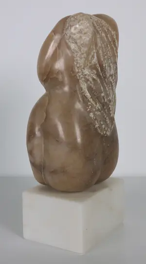 Monica van Dael - Sculptuur van natuursteen / albast, Vrouwentorso kopen? Bied vanaf 200!