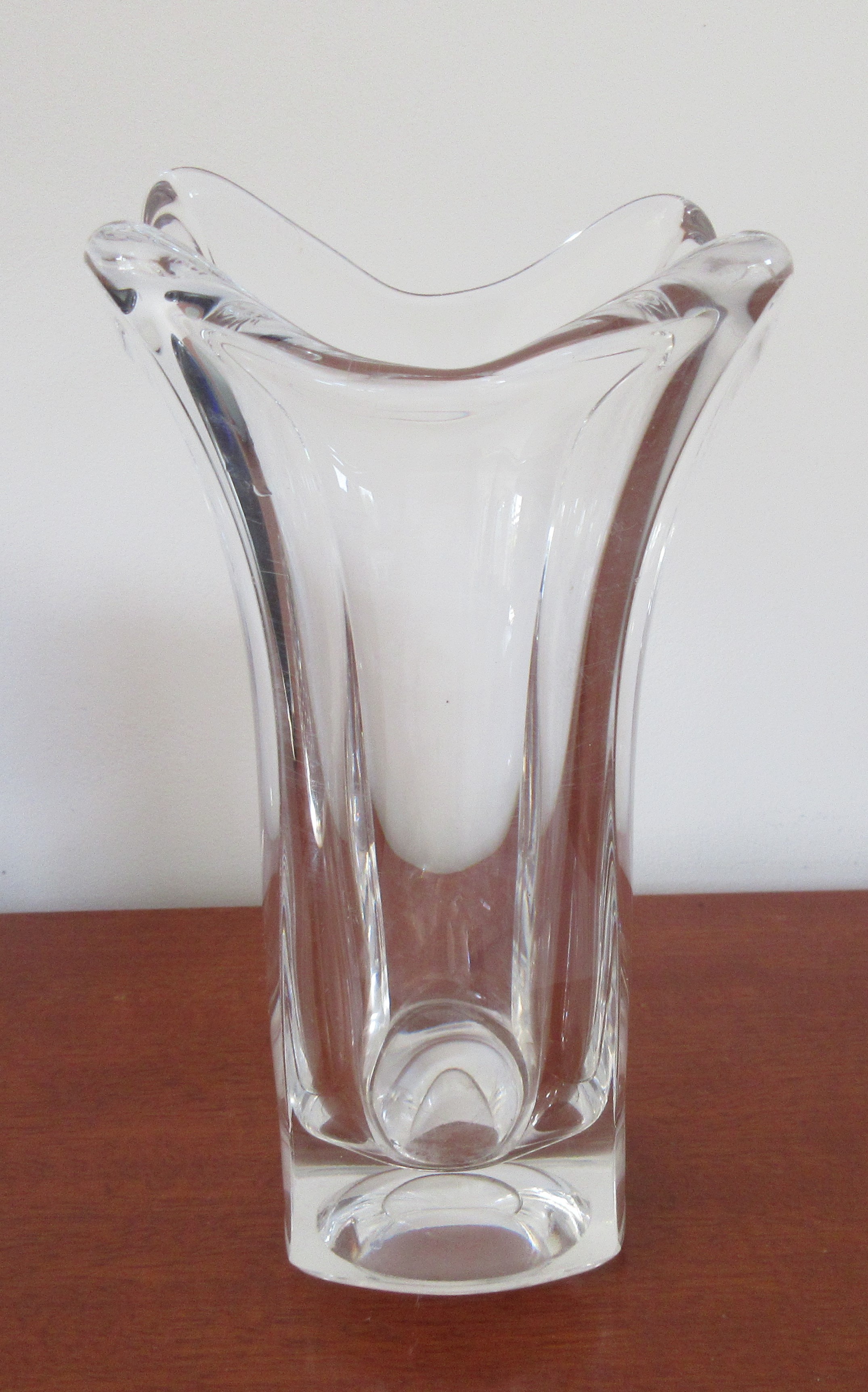 Max Verboeket - Blank kristallen vierkante vaas uit de Twen serie uit 1962 verkocht voor € 25!