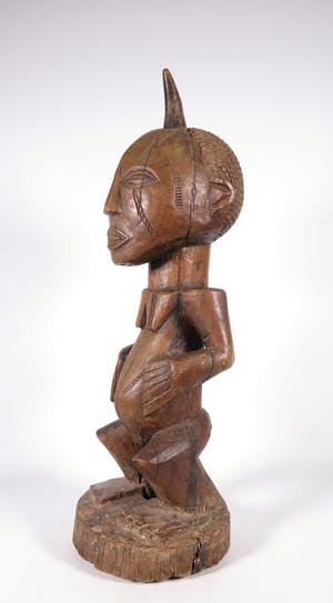 Tabwa - Hout, Gehurkt vrouwenfiguur kopen? Bied vanaf 1!