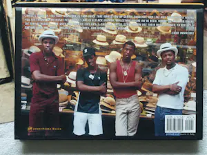 Jamel Shabazz - Gesigneerde foto (4 foto’s op 1 blad) + gesigneerd fotoboek “Back in The Days” kopen? Bied vanaf 250!