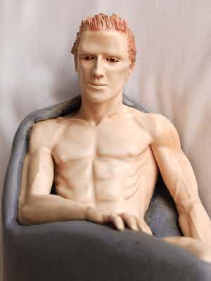 Els van Westerloo - Keramiek , ‘ Man komt uit de kast ‘ – 1985 – unicum – hoogte 43 cm. verkocht voor € 1!