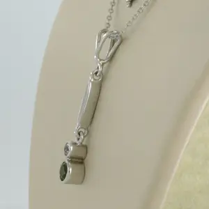 14k gouden collier en hanger met peridot en bolsjewiek geslepen diamant kopen? Bied vanaf 410!