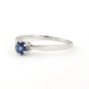 14k gouden solitaire ring met saffier tot. 0.26ct - 1.5 gram - ringmaat 17.25/54 kopen? Bied vanaf 140!