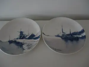 N.V. Porselein- en Tegelfabriek Mosa - 2 antieke Delftse borden kopen? Bied vanaf 50!