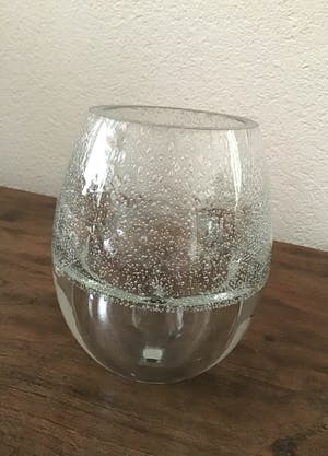 Niet of onleesbaar gesigneerd - 2 zware kristallen design vazen kopen? Bied vanaf 1!