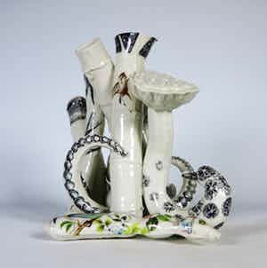 Pauline Wiertz - Porselein, Zeecollage/ vaas met dieren- en bloemenmotief verkocht voor € 350!