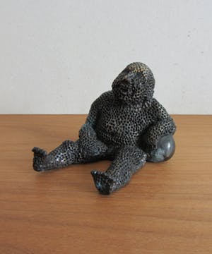 Carolein Smit - Bronzen beeldje zittende baby kopen? Bied vanaf 250!