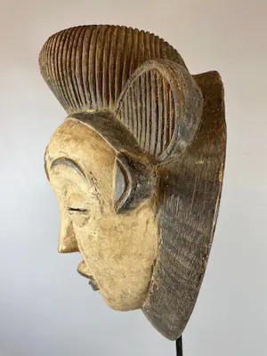 Punu - 220307 - Tribal used Punu mask - Gabon. kopen? Bied vanaf 45!