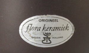 Floris Meydam - Matbruin platelen vaasje - Flora Hardenberg kopen? Bied vanaf 1!