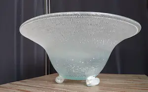 Niet of onleesbaar gesigneerd - Diepe tincraquelé schaal op pootjes kopen? Bied vanaf 1!