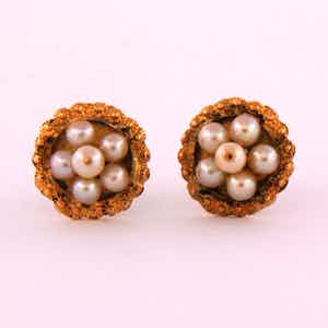 14k geel gouden oorknoppen bezet met parels - afm 1.0 cm x 1.0 cm verkocht voor € 110!