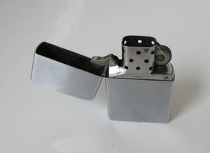 Curiosa - Klassieke geborstelde metalen Zippo aansteker kopen? Bied vanaf 1!