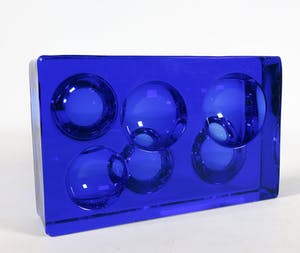 Daum Nancy - Blauwglazen object met bolvormige uitsparingen kopen? Bied vanaf 1!