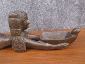 Brons (Onbekend) - Liggende priesteres kopen? Bied vanaf 80!