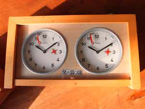 Prachtig en goed werkend schaakklokje in een perfecte staat. verkocht voor € 1!