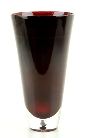 Richard Meitner - Unica ; Vrij gevormde en geblazen robijnrode conische kristalsculptuur kopen? Bied vanaf 460!