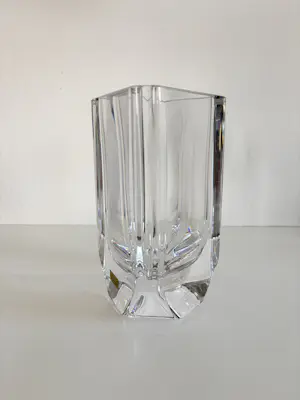 Kosta Boda - Massief kristallen vaas van Kosta Boda, Zweden, ontwerp Sigurd Persson kopen? Bied vanaf 250!