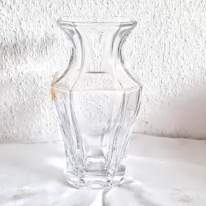 Sevres - Kristallglas Vase facettierte sechseckige Form transparent 70er Jahre Höhe 24cm kopen? Bied vanaf 120!