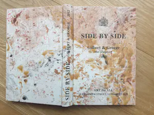 Gilbert & George - Side by Side - Hand gemarmerd boekje door de kunstenaars kopen? Bied vanaf 250!