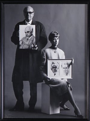 Paul Huf - Lot van twee foto's, Portretten met kunst kopen? Bied vanaf 1!