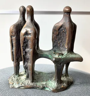 Wim Rijvers - Drie figuren met tafel, bronzen beeld kopen? Bied vanaf 150!