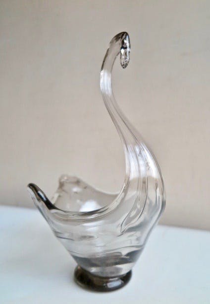 Niet of onleesbaar gesigneerd - Zwaan - Muranostijl Glas - evt. Gebruiksfunctie: Fruitschaal verkocht voor € 1!