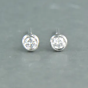 14k wit gouden solitair oorknoppen met briljant geslepen diamant tot. 0,20ct kopen? Bied vanaf 240!