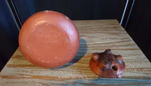 Niet of onleesbaar gesigneerd - ¨Precolumbiaans¨ aardewerk schildpad en potje kopen? Bied vanaf 1!