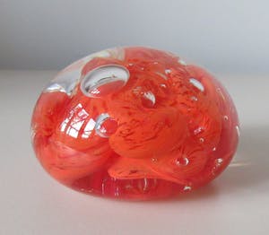 Niet of onleesbaar gesigneerd - Hand geblazen Presse papier - The World of Glass - St. Helens kopen? Bied vanaf 1!