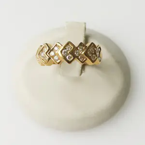 AcheterDiamanten ring? Enchérissez de 1100!
