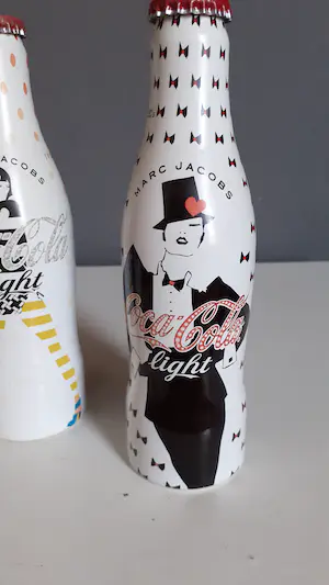 Marc Jacobs - Coca Cola Flesjes design ( 3) kopen? Bied vanaf 1!