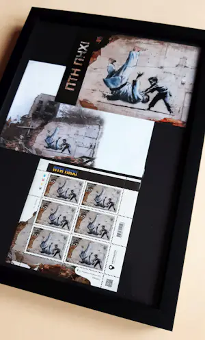Banksy - Banksy (1974) - FCK PTN! Banksy framed-Complete set kopen? Bied vanaf 120!