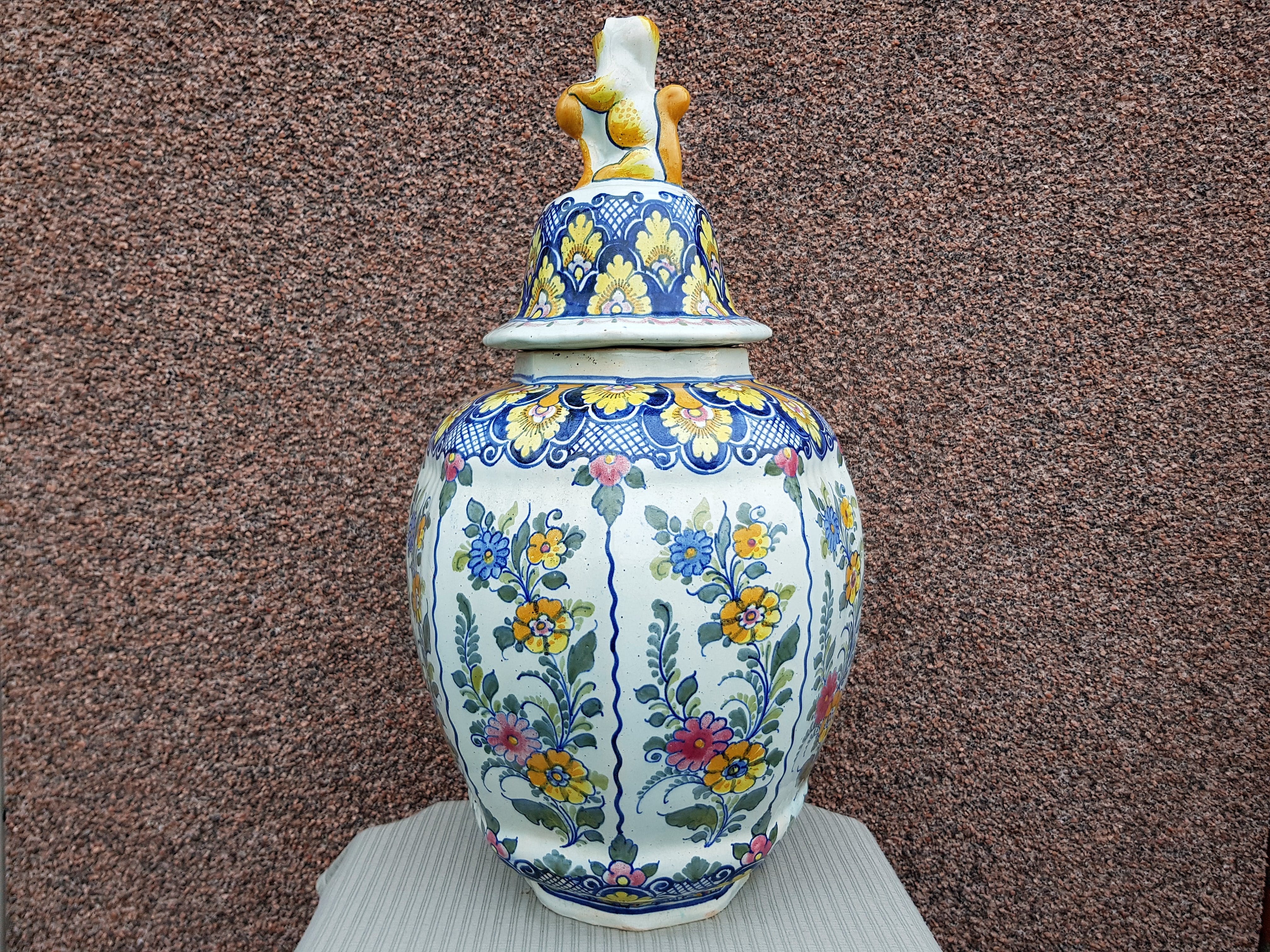 Potterie Oud Delft - Grote Dekselvaas - Polychrome kopen? Bied vanaf 50!