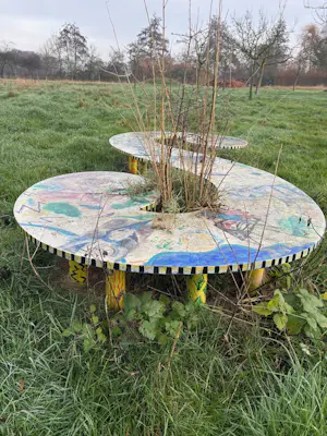 Gertie Janssen - bijzondere gele bank kopen? Bied vanaf 300!