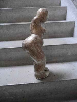 Niet of onleesbaar gesigneerd - dikke vrouw....beeld kopen? Bied vanaf 10!