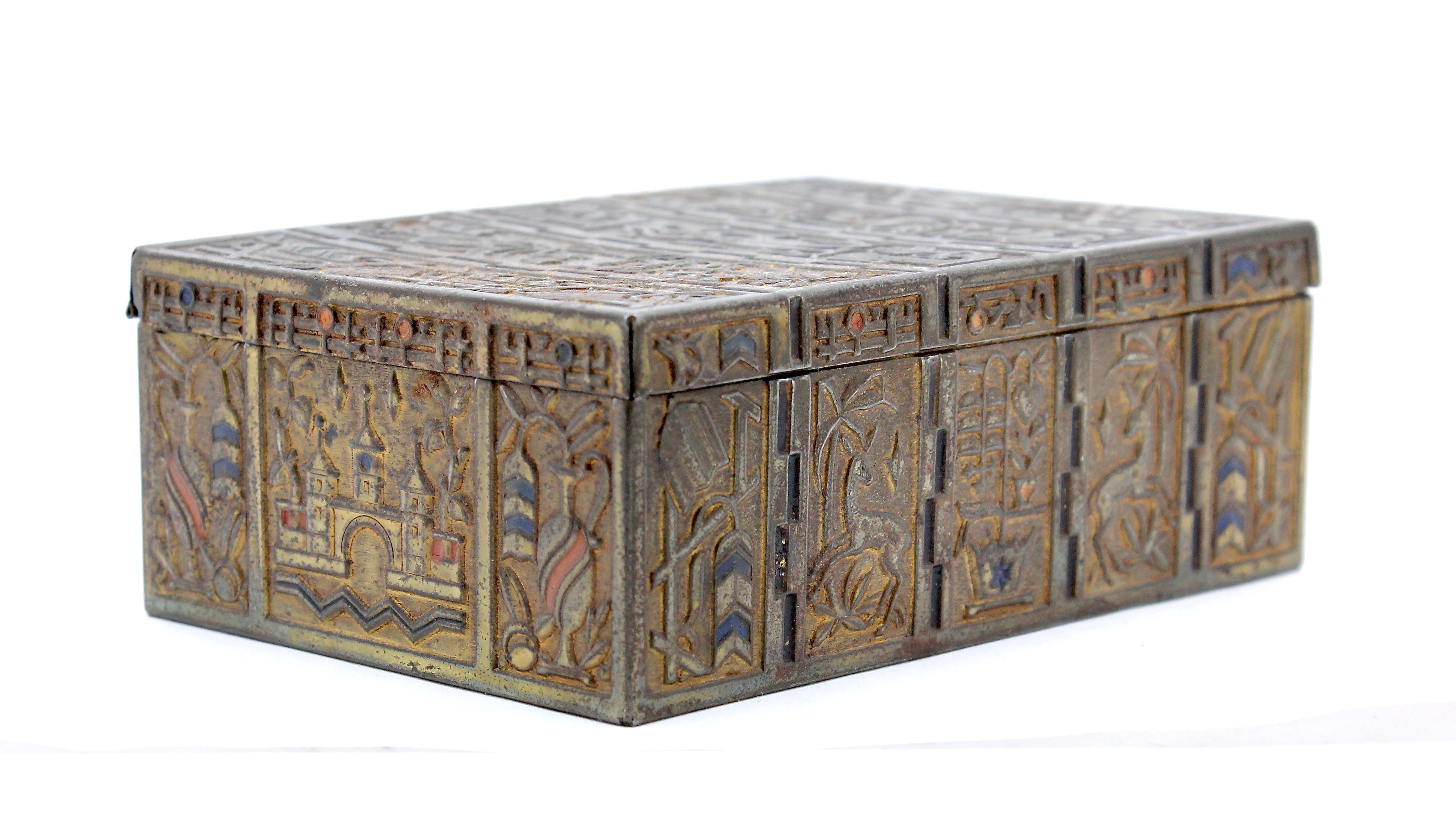 Eugen Schwemmle - voor Erhardt und Söhne - Geel koperen gepatineerde Art Deco doos verkocht voor € 19!