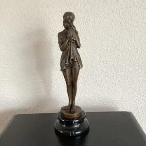 Demetre Haralamb Chiparus - Het verdrietige meisje kopen? Bied vanaf 120!