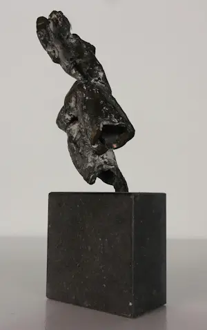 Gerard Engels - Brons, Vrouwentorso op hardstenen voet + 2 boeken kopen? Bied vanaf 250!