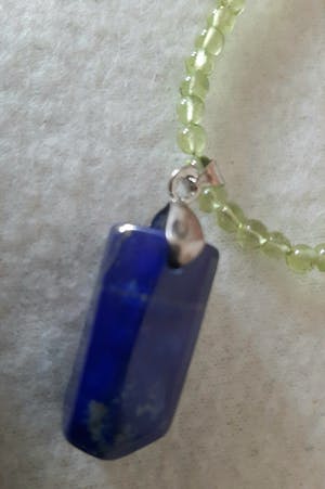 Curiosa - Groene steen ketting met lapis lazuli hanger en oorbellen kopen? Bied vanaf 1!