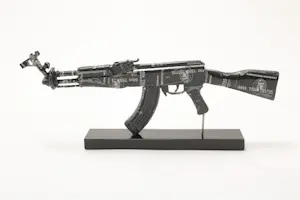 AcheterDiederik Van Apple - AK - 47 Peace Edition, kunsthars, in originele kist? Enchérissez de 375!