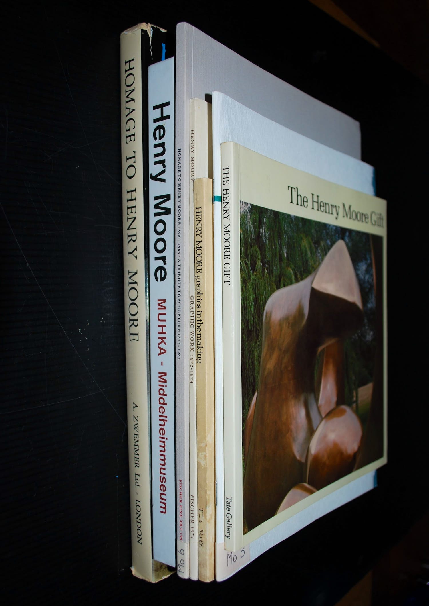 Henry Moore - 7 boeken, waarvan 1x met een kleurenlitho 1972 verkocht voor € 75!