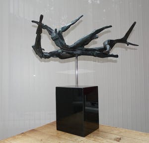 Paul Elshout - Bronzen beeld van 3 zwevende figuren kopen? Bied vanaf 675!