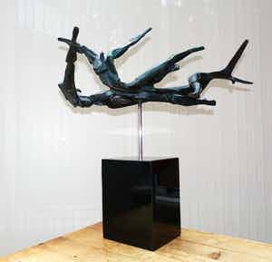 Paul Elshout - Bronzen beeld van 3 zwevende figuren verkocht voor € 675!