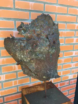 Theo Niermeijer - ruimtelijk ijzeren beeld - ‘Iron Mark’.. kopen? Bied vanaf 350!