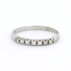 Acheter18k witgouden rijring bezet met briljant geslepen diamant  0,10ct - rm 17.5? Enchérissez de 170!