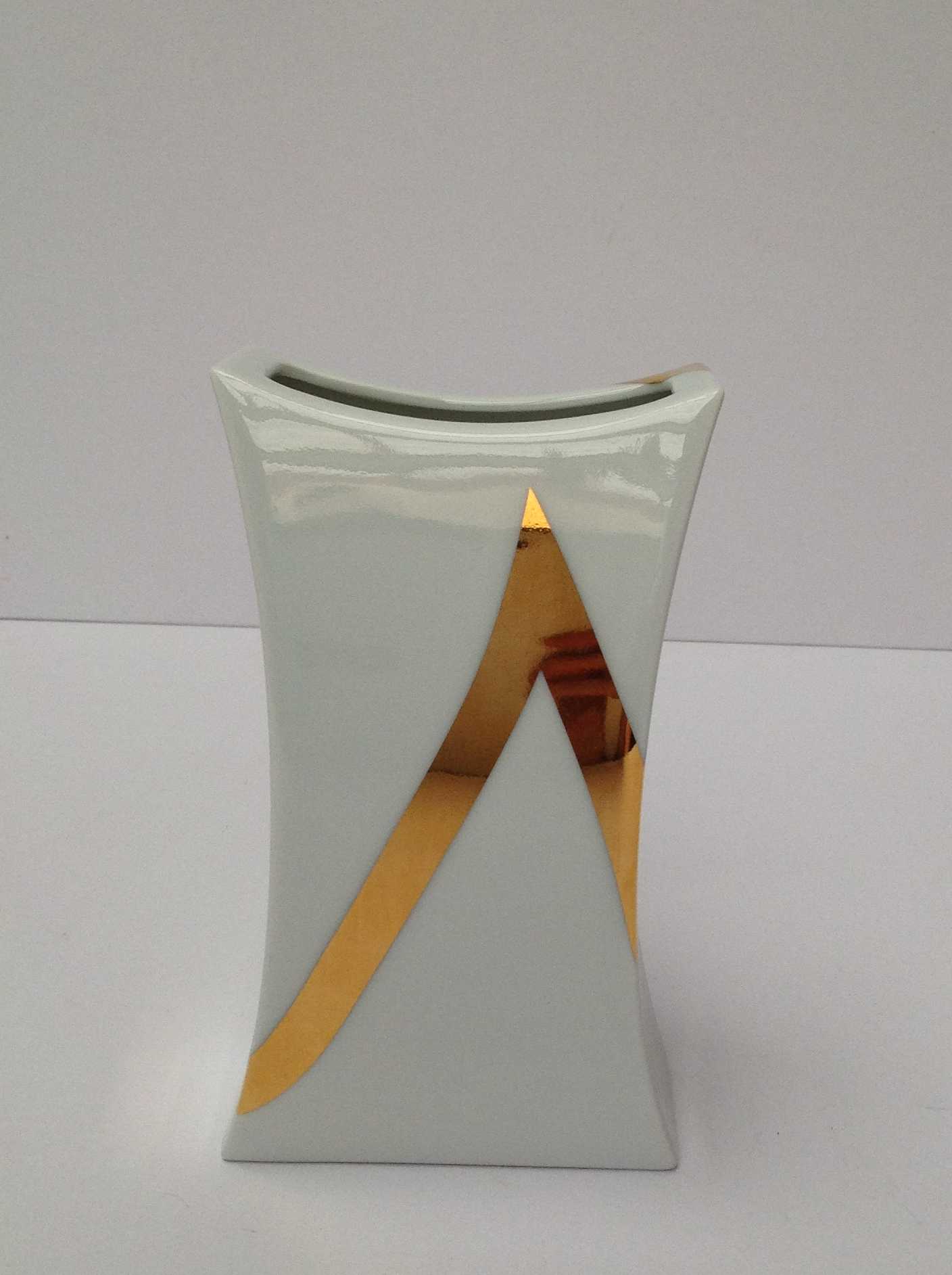 Jan van der Vaart - Prachtig vaasje, porselein Rosenthal, genummerd 3796/18 kopen? Bied vanaf 65!