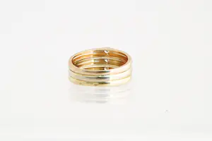 102 - Charmante 18Krt gouden tricolor ring met 3 steens ca 0.10ct briljant. kopen? Bied vanaf 260!