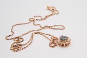 2537 - 14 Krt rose-gouden dames Halssierraad met diamanten hanger - 0.40ct kopen? Bied vanaf 220!