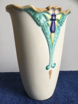 Plateelbakkerij Zuid-Holland - Vaas met vlinder kopen? Bied vanaf 55!